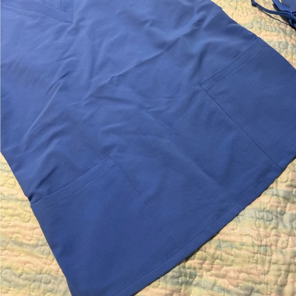 Blue Scrub Top and Bottom Set Size Small - Picture 4 of 9